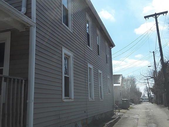 3rd image of 311 W 32nd St