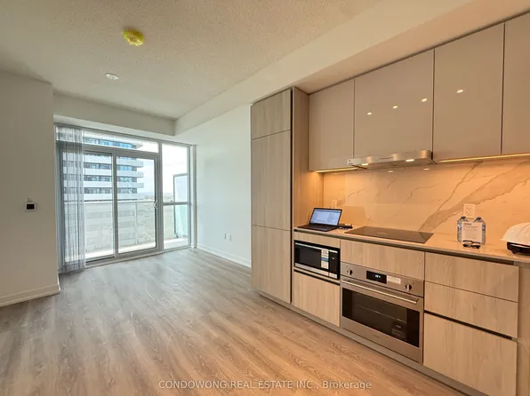 8 Interchange Way, Vaughan, ON