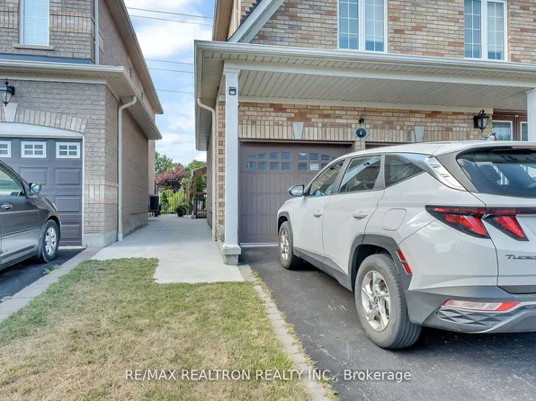 4 Oceanpearl Cres, Whitby, ON L1N 0C2