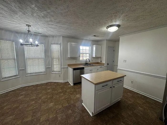 143 Haywood Dr — Photo 7
