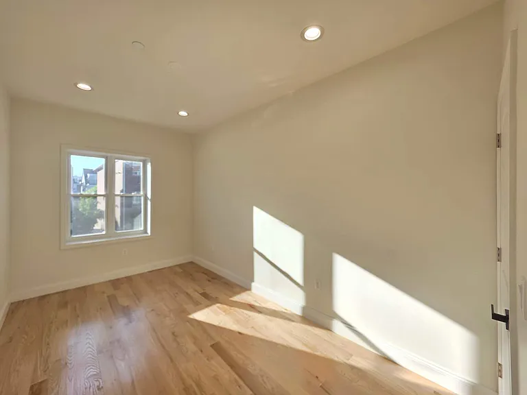 160 Bay 29th St #2 — Photo 17