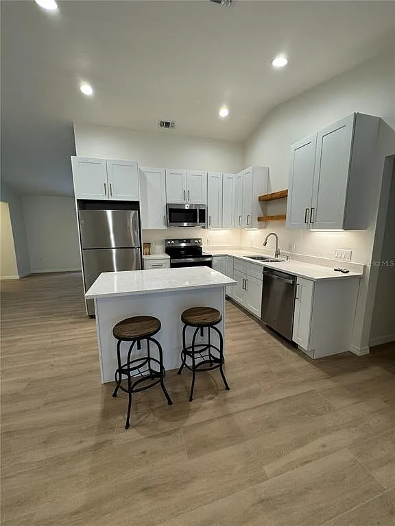 3 bed, 2.0 bath, 1297 sqft, $3,000 — Photo 3