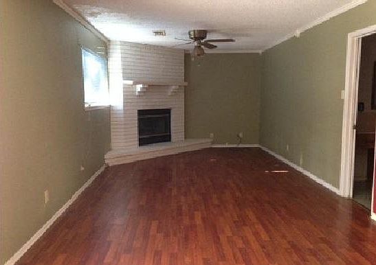 3rd image of 1825 W Decker Ave