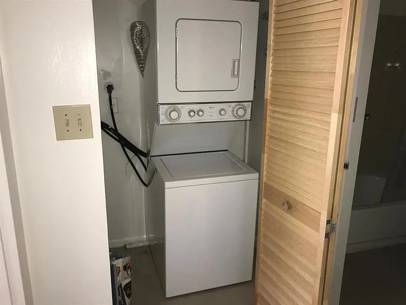 1 bed, 1.0 bath, 650 sqft, $1,700 — Photo 2