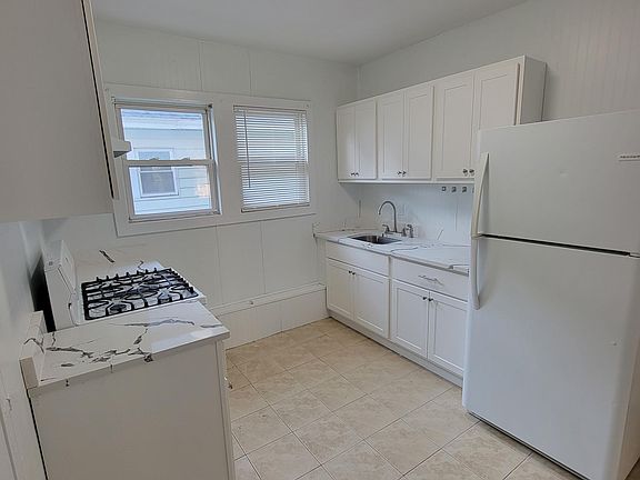 2nd image of 633 Park Ave APT 1