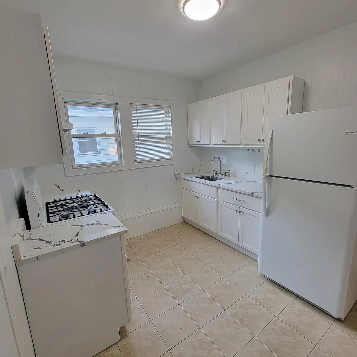 Building Photo - 633 Park Ave #1