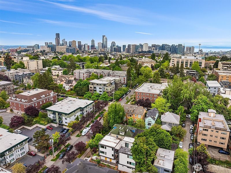 4th image of 1814 E Denny Way