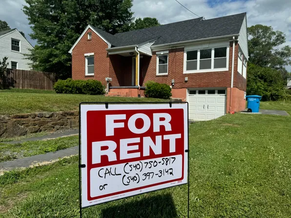 3429 Princeton Cir NE, Roanoke, VA 24012