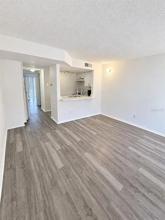 1 bed, 1.0 bath, 504 sqft, $1,150 — Photo 2