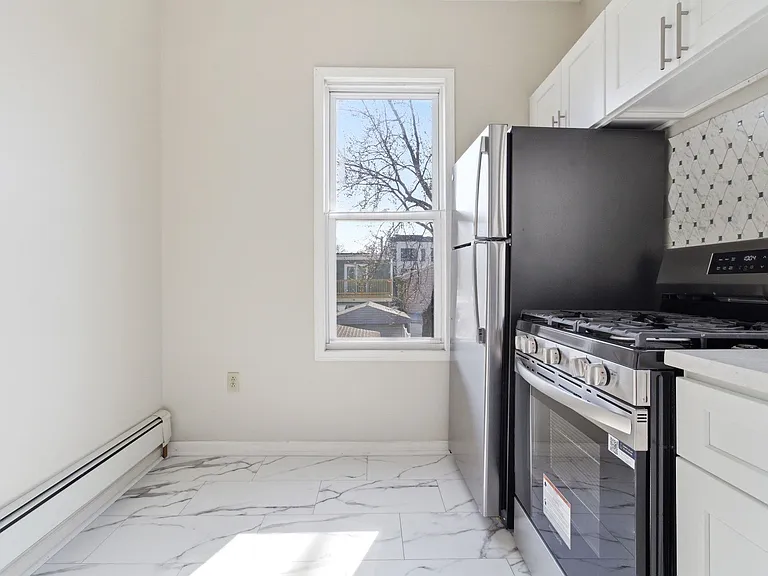 470 Mallory Ave #2 — Photo 18