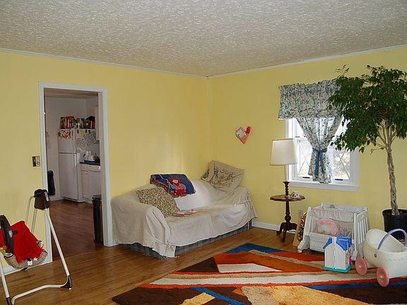 Bright and Cheery -- Impeccably Maintained