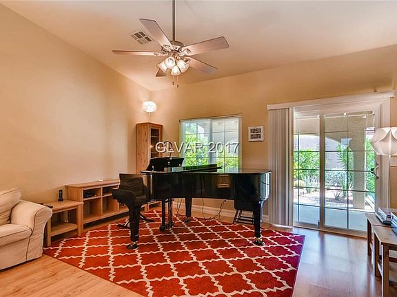 5th image of 1071 Featherwood Ave