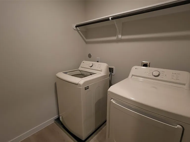 7757 Bergamot Cir — Photo 13