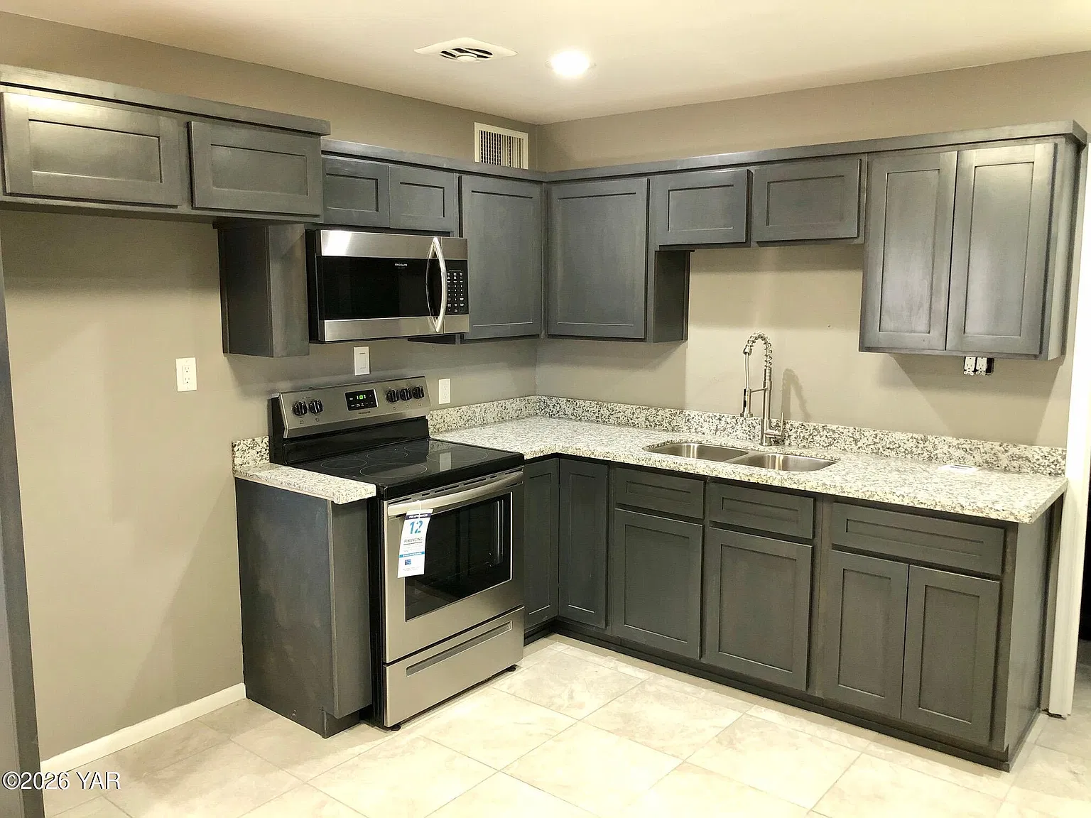 3 bed, 2.0 bath, 1026 sqft, $1,650 — Photo 3