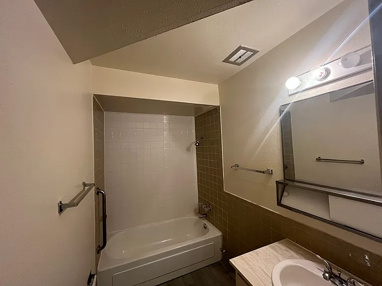 5900 Marble Ave NE — Photo 4