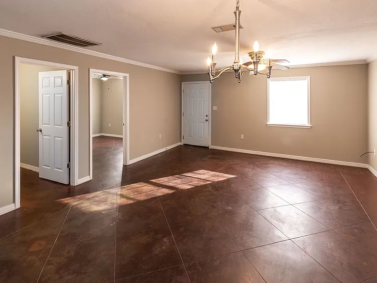 215 Hartfield Rd — Photo 5