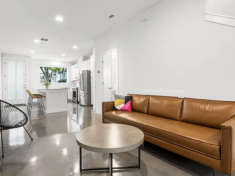 102 Tendick — Photo 2
