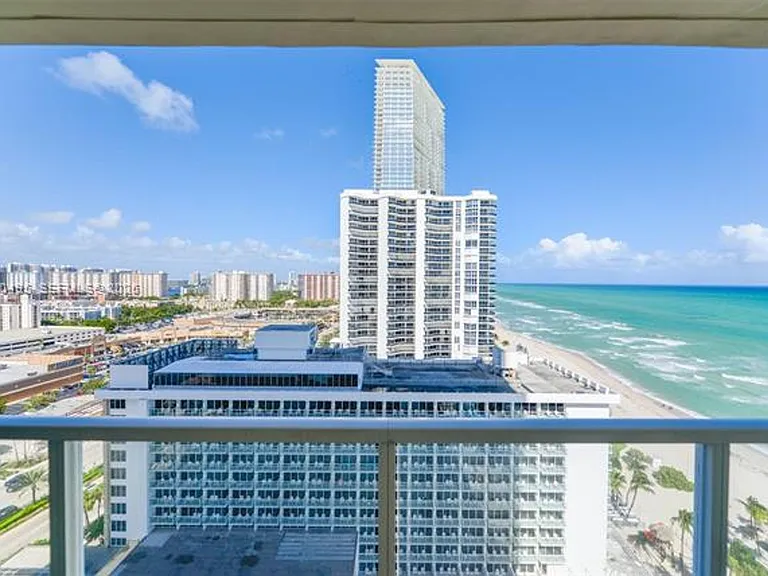16699 Collins Ave #CU-2004 — Photo 23