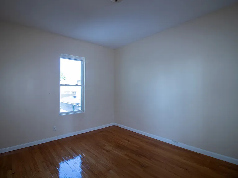 373-1A Blatchley Ave #2C — Photo 4