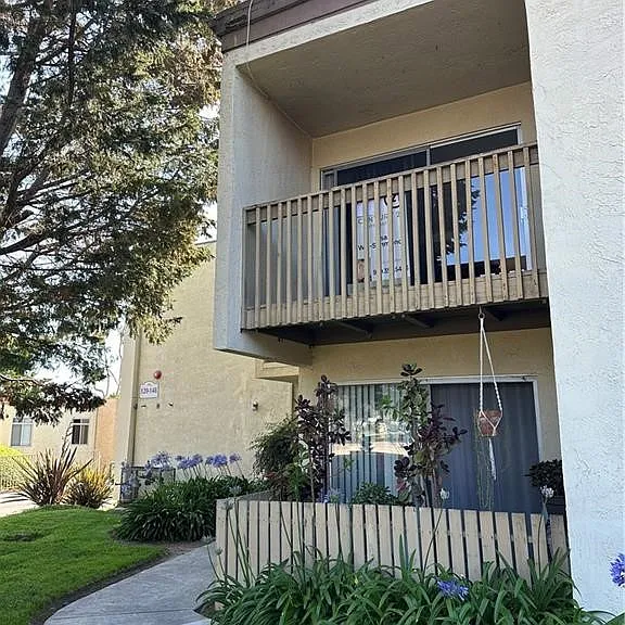 432 Edgehill Ln — Photo 3