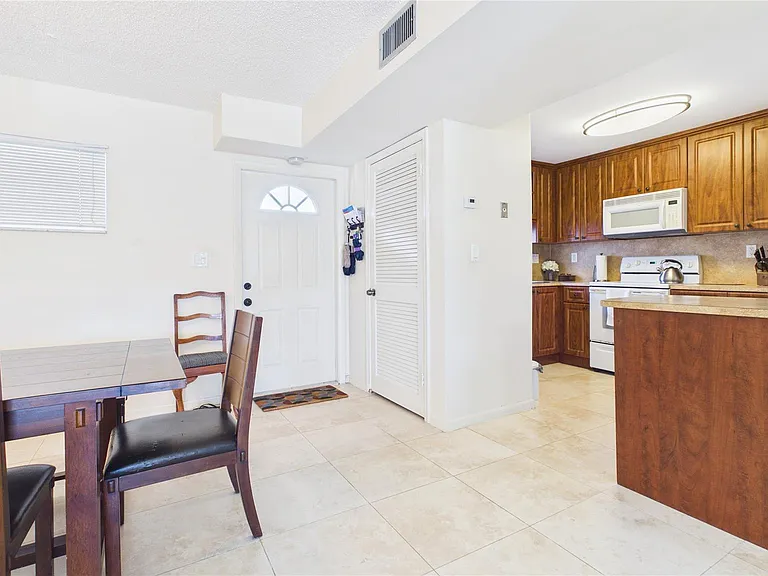 381 S Hollybrook Dr #106 — Photo 4
