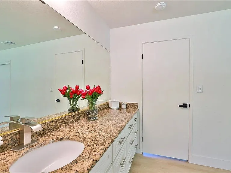 6821 Havenhurst Dr — Photo 22