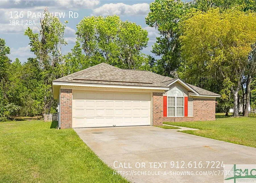 "3-Bed Sanctuary with Cozy Fireplace in Savannah 136 Parkview Rd" — Photo 2