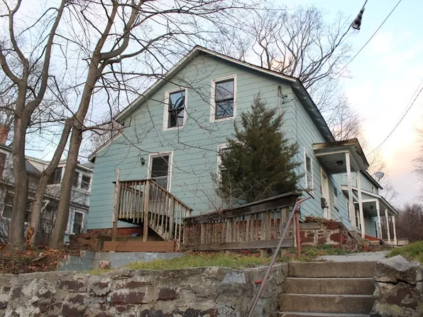 17 Washington St, Greenfield, MA 01301