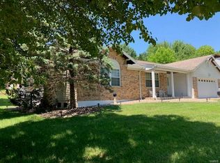 865 San Sebastian Dr, Fenton, MO