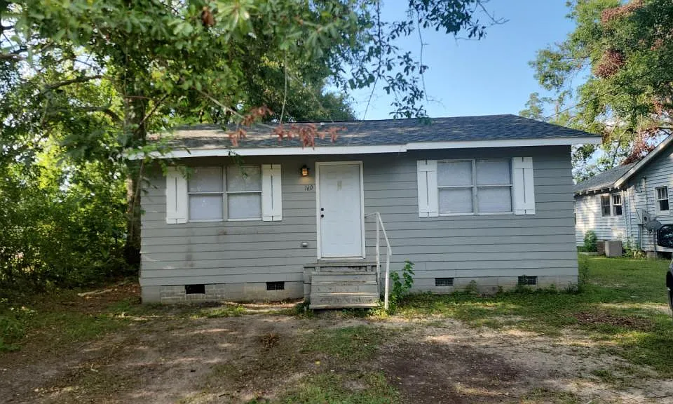 160 3rd Ave