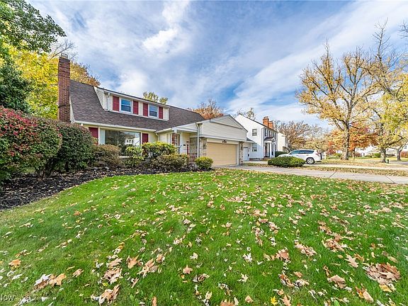3rd image of 2540 Newbury Dr