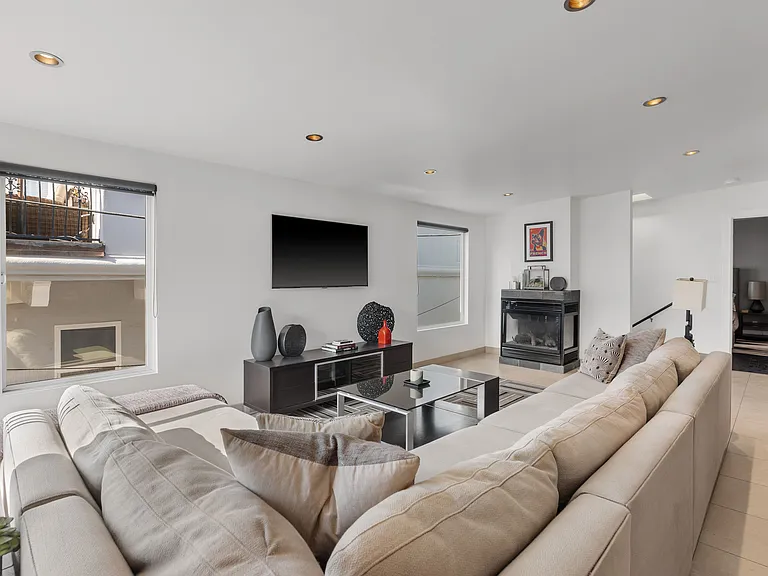 217 Seaview St — Photo 8