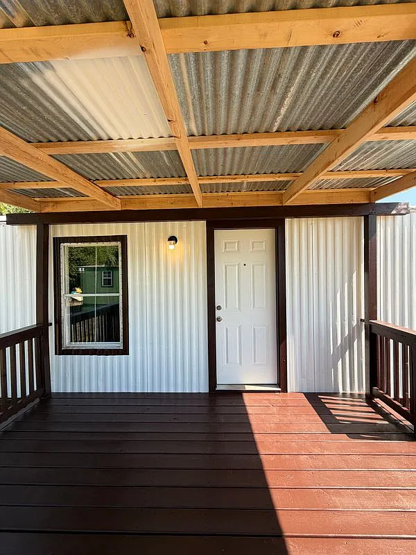 3 bed, 2.0 bath, 1000 sqft, $1,900 — Photo 3