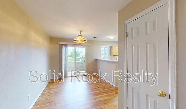 4960 Universal Hts — Photo 4
