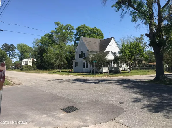 319 W Boney Street, Wallace, NC 28466
