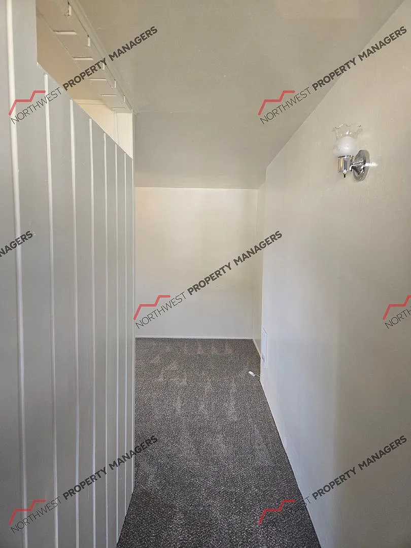 r177c — Photo 2