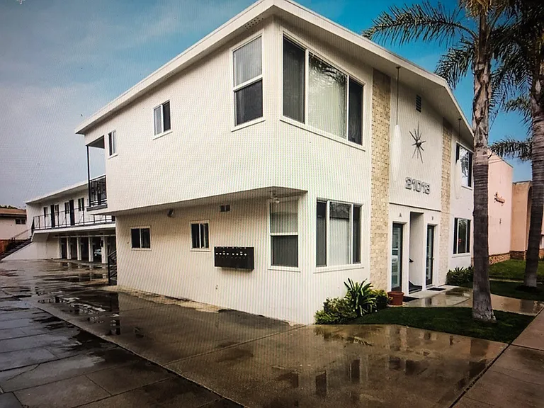 21013 Reynolds Dr — Photo 1