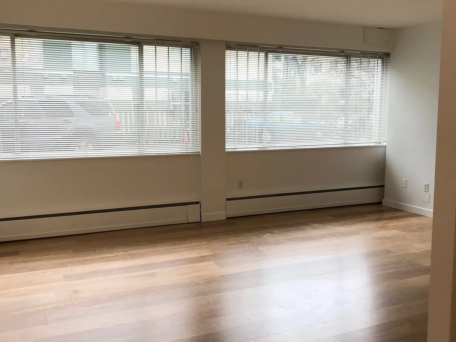 1906 Nelson Street Vancouver — Photo 3