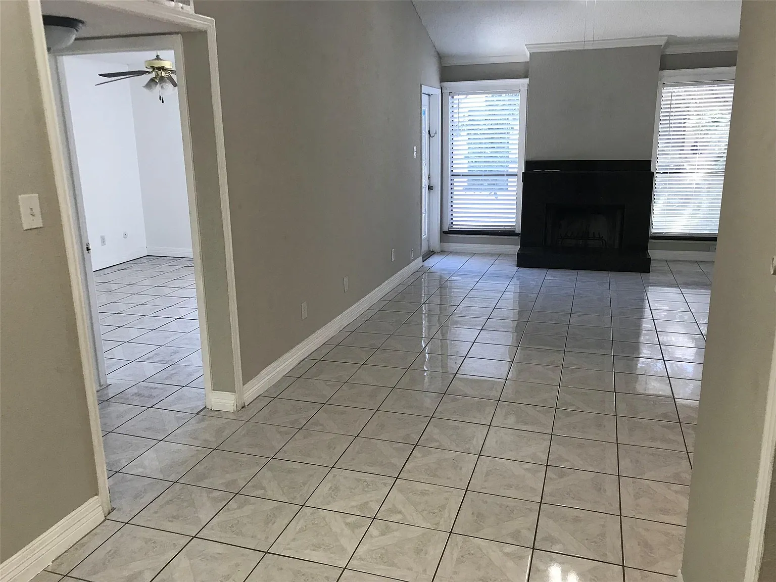 1 bed, 1.0 bath, 784 sqft, $940 — Photo 3
