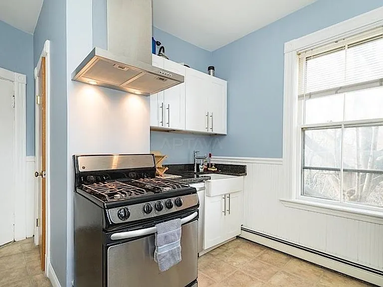 137 Columbia St #3L — Photo 5