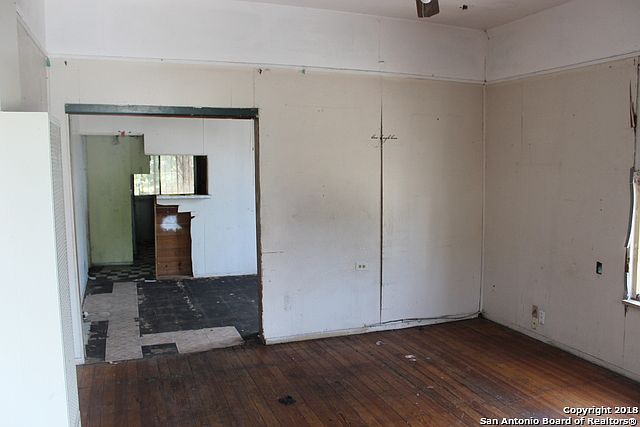 2nd image of 4307 S Flores St