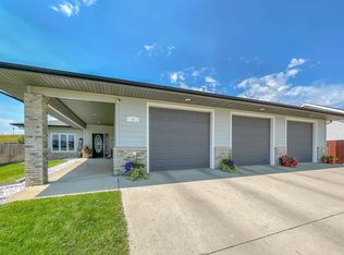 9 30th St NW, Minot, ND 58703