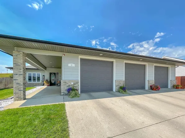 9 30th St NW, Minot, ND 58703