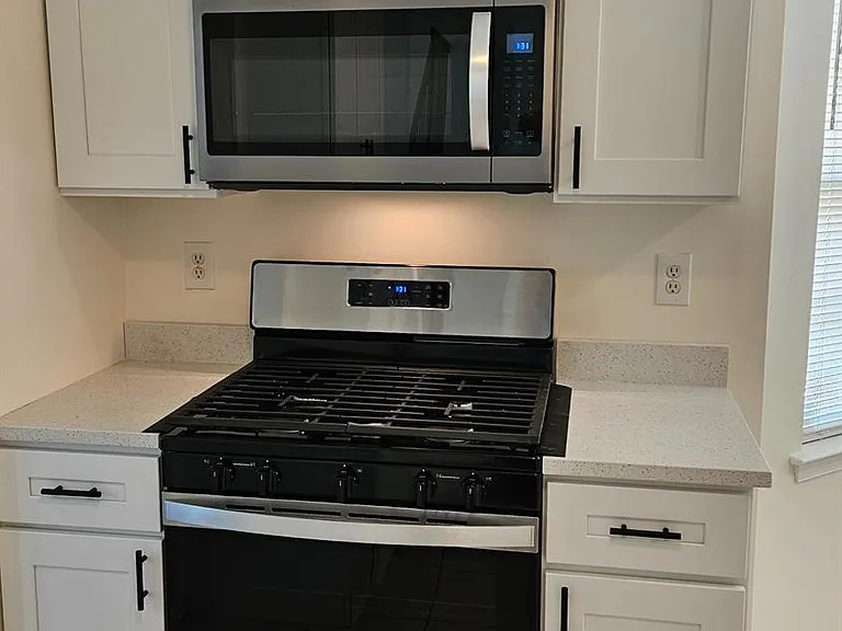 405 Cobblestone Ct — Photo 6