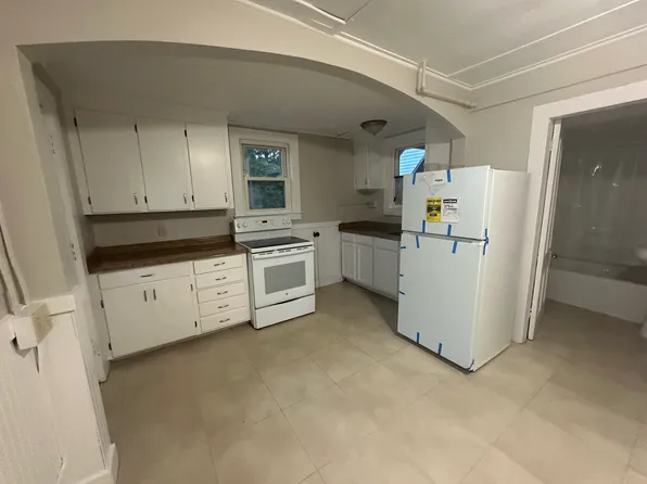 8 Prospect St #1, Easthampton, MA 01027