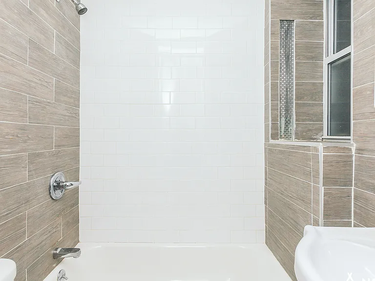 27 Kingsland Ave #1R — Photo 8