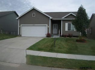 16062 Browne St, Omaha, NE 68116