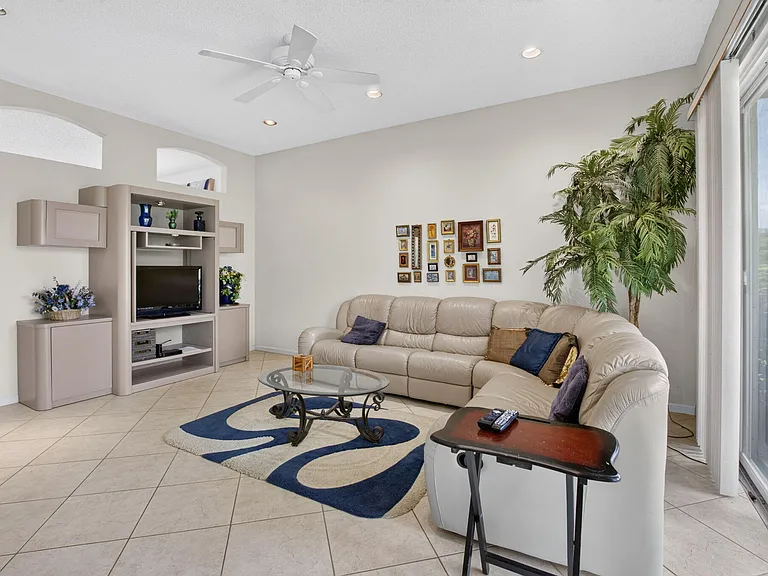 7625 Las Cruces Ct — Photo 17