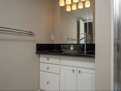 4 bed, 1900 sqft, $3,300 — Photo 4
