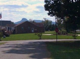 107 Southwycke Ln, Pilot Mtn, NC 27041